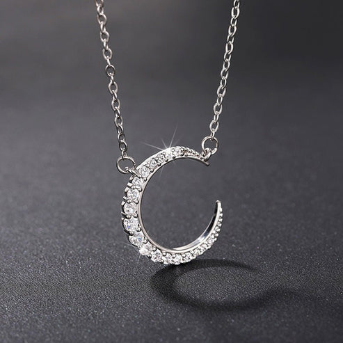 Women's Stylish Simple And Versatile Moon Necklace